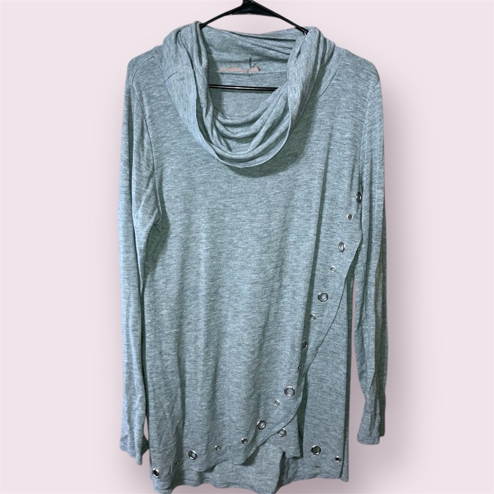 🎉3/$20🎉Belldini Gray Cowl Neck Tunic with Button Detail